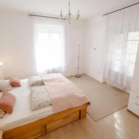Kiraly40 Pécs